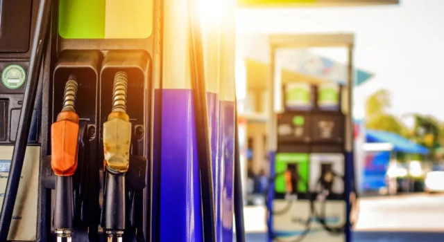 Не бачимо передумов: в уряді відповіли, чи зміняться ціни на пальне через удари рф по... Не-бачимо-передумов:-в-уряді-відповіли,-чи-зміняться-ціни-на-пальне-через-удари-рф-по.