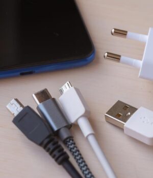 5-пристроїв,-сумісних-із-usb-c-портом-вашого-телефона,-про-які-ви-не-знали