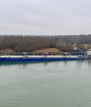 Російський-танкер-“Валерій-Горчаков”-йде-під-воду:-нові-кадри-наслідків-атаки-ЗСУ