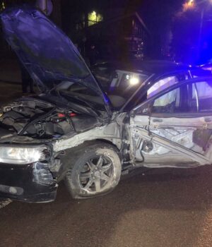 У-Луцьку-чоловік-викрав-авто-і-влетів-у-маршрутку