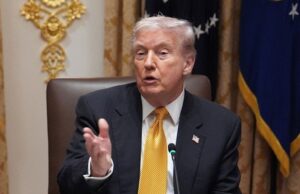 Мін’юст США повернув фото з Трампом на сайт із матеріалами справи Епштейна Мін’юст-США-повернув-фото-з-Трампом-на-сайт-із-матеріалами-справи-Епштейна