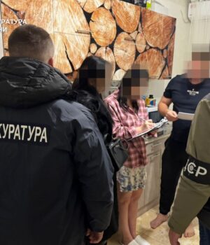 Директорку-підприємства-підозрюють-у-наживі-на-школах-Волині 