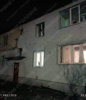 На-Рівненщині-внаслідок-атаки-пошкоджено-будинок-і-автівки