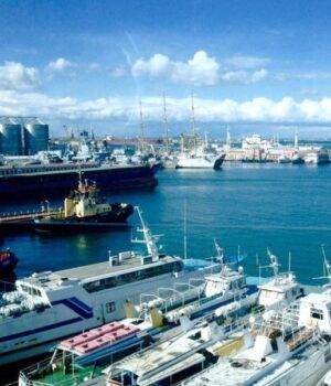 Росіяни-вдарили-по цивільному-судну-у порту-Одеси:-що відомо