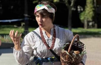 Як акторка театру з Чернівців перетворює екскурсії на подорож у минуле Як-акторка-театру-з-Чернівців-перетворює-екскурсії-на-подорож-у-минуле