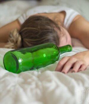 Кривава-відповідь-на-прохання-не-пити:-на-Вінниччині-жінка-шпурнула-ножем-дитину