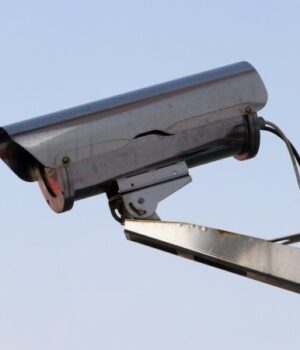 У-Луцьку-завершують-встановлення-камер-відеоспостереження-на-Соборності-та-Молоді