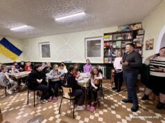 Вихованці дитячо-юнацького центру «Відродження» отримали солодкі подарунки Вихованці-дитячо-юнацького-центру-«Відродження»-отримали-солодкі-подарунки