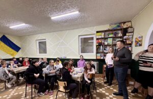 Вихованці дитячо-юнацького центру «Відродження» отримали солодкі подарунки Вихованці-дитячо-юнацького-центру-«Відродження»-отримали-солодкі-подарунки