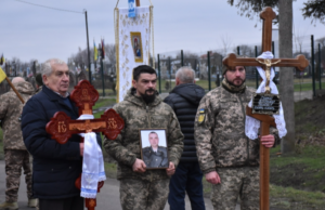 У волинській громаді попрощалися з воїном Володимиром Солтисом У-волинській-громаді-попрощалися-з-воїном-Володимиром-Солтисом