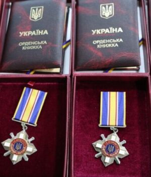 Посмертні-нагороди-воїнів-із-Луцька-отримали-їхні-рідні