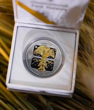 З-діамантом-і-позолотою:-Нацбанк-випустив-особливу-пам’ятну-монету-до-Різдва