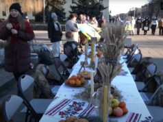 На Волині накрили різдвяний стіл просто неба для зниклих безвісти та полонених воїнів. ВІДЕО На-Волині-накрили-різдвяний-стіл-просто-неба-для-зниклих-безвісти-та-полонених-воїнів.-ВІДЕО