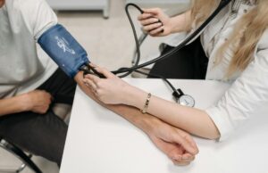 Краще за буряк: названо 5 продуктів, що ефективно знижують кров’яний тиск Краще-за-буряк:-названо-5-продуктів,-що-ефективно-знижують-кров’яний-тиск