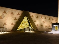 У Великому Єгипетському музеї почали на публіці збирати стародавній човен фараона Хеопса У-Великому-Єгипетському-музеї-почали-на-публіці-збирати-стародавній-човен-фараона-Хеопса