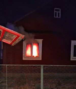 Через-необережне-поводження-зі-свічкою-на-Волині-горів-будинок.-ФОТО