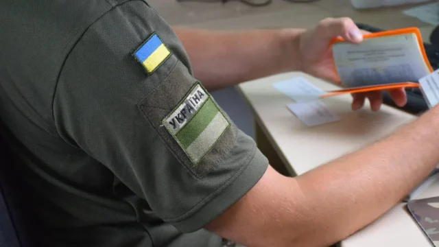 Прикордонники попередили про новий пік черг на кордоні Прикордонники попередили про новий пік черг на кордоні