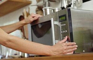 Як правильно користуватися мікрохвильовкою: 4 небезпечні помилки Як правильно-користуватися-мікрохвильовкою:-4 небезпечні-помилки