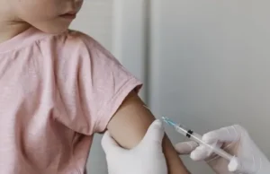 У МОЗ розповіли, чому після вакцинації можуть виникати побічні реакції У МОЗ розповіли, чому після вакцинації можуть виникати побічні реакції