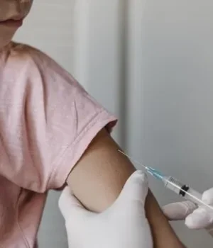 У МОЗ розповіли, чому після вакцинації можуть виникати побічні реакції