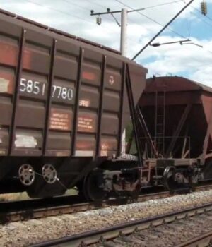 У-Ковелі-внаслідок-атаки-Росії-пошкоджено-вантажний-вагон-та-локомотив