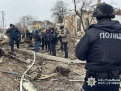 Російська ракета влучила в житловий мікрорайон Умані: поліція показала наслідки удару Російська-ракета-влучила-в-житловий-мікрорайон-Умані:-поліція-показала-наслідки-удару