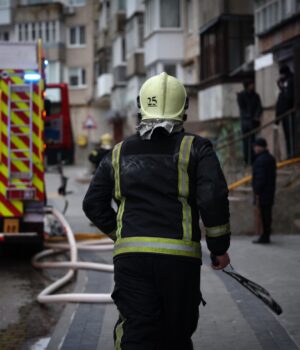 У-Луцьку-під-час-пожежі-в-квартирі-вогнеборці-врятували-двох-людей