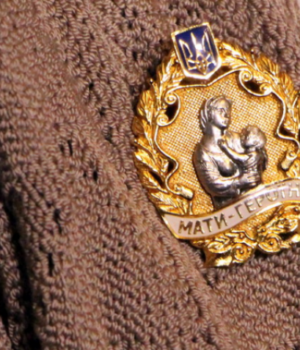 Виховала-п’ятьох-дітей:-жителька-Луцької-громади-претендуватиме-на-звання-«Мати-героїня»