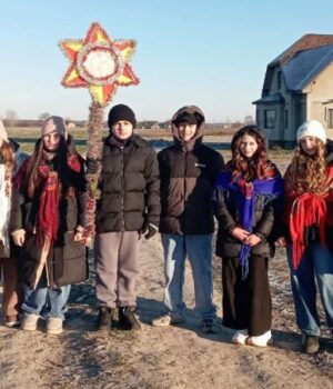 Учні-з-Волині-наколядували-12-тисяч-на-підтримку-ЗСУ Учні-з-Волині-наколядували-12-тисяч-на-підтримку-ЗСУ