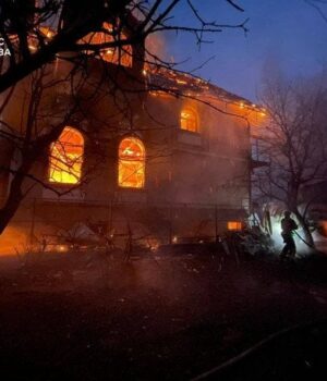 Масований-удар-по-Києву:-горять-багатоповерхівки-і-приватні-будинки,-деталі