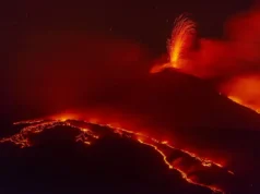 На Сицилії активізувався вулкан Етна: зафіксовано викиди попелу та вибухи у кратерах На-Сицилії-активізувався-вулкан-Етна:-зафіксовано-викиди-попелу-та-вибухи-у-кратерах