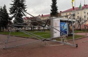 У Чернігові затримано вандала, який повалив Ханукію У-Чернігові-затримано-вандала,-який-повалив-Ханукію