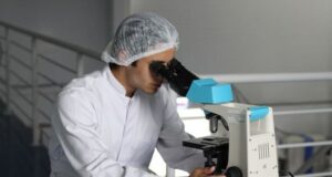 Робот, який менший за крупинку солі, може рухатися і виконувати команди Робот,-який-менший-за-крупинку-солі,-може-рухатися-і-виконувати-команди