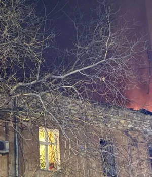 Атака-рф-по-Одесі-27-грудня:-БПЛА-влучив-у-житловий-будинок