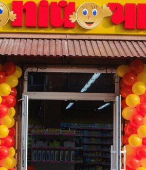 На-Волині-неповнолітня-намагалися-винести-з-«Копійочки»-косметики-на-тисячу-гривень