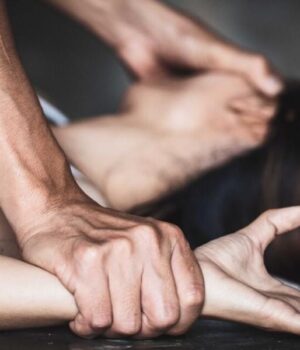 Неповнолітній-волинянин-покликав-сусідку-на-чай-і-зґвалтував:-його-судили