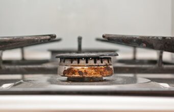 У Луцьку врятували жінку, яка отруїлася чадним газом У-Луцьку-врятували-жінку,-яка-отруїлася-чадним-газом