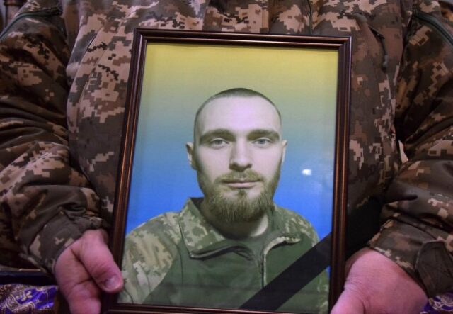 На Волині попрощалися з 24-річним Героєм Богданом Божком На-Волині-попрощалися-з-24-річним-Героєм-Богданом-Божком