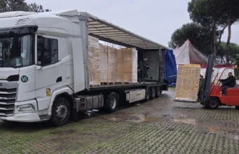 Папа Римський Лев XIV відправив три вантажівки із супами швидкого приготування в Україну Папа-Римський-Лев-xiv-відправив-три-вантажівки-із-супами-швидкого-приготування-в-Україну