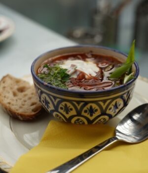 Закривають-збір-для-ЗСУ-за-день:-варять-борщі-у-Брюсселі