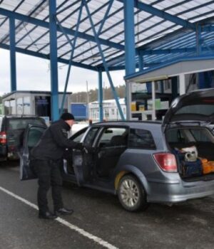 Черги-на-кордоні-:-пункти-пропуску-на-Волині-працюють-у-посиленому-режимі