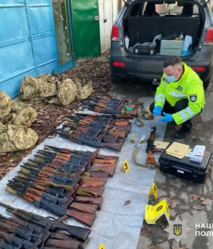 В-Україні-ліквідувала-масштабний-канал-нелегального-збуту-зброї