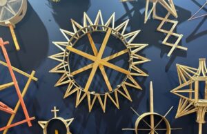 Знайомтеся, Звіздар. Із чого і в який спосіб різдвяні зірки (звізди) виготовляють Знайомтеся,-Звіздар.-Із-чого-і-в-який-спосіб-різдвяні-зірки-(звізди)-виготовляють