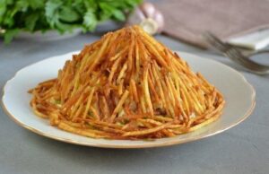 Рецепт салату з картоплі «Стіг сіна»: оригінальна альтернатива традиційним новорічним стравам Рецепт-салату-з картоплі-«Стіг-сіна»:-оригінальна-альтернатива-традиційним-новорічним-стравам