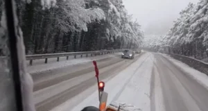 Снігопади в Криму залишили тисячі споживачів без світла та спричинили затори Снігопади в Криму залишили тисячі споживачів без світла та спричинили затори