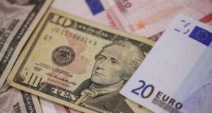 Курс валют на 30 грудня: скільки коштуватимуть долар, євро і злотий Курс-валют-на-30-грудня:-скільки-коштуватимуть-долар,-євро-і-злотий