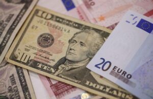 Курс валют на 30 грудня: скільки коштуватимуть долар, євро і злотий Курс-валют-на-30-грудня:-скільки-коштуватимуть-долар,-євро-і-злотий