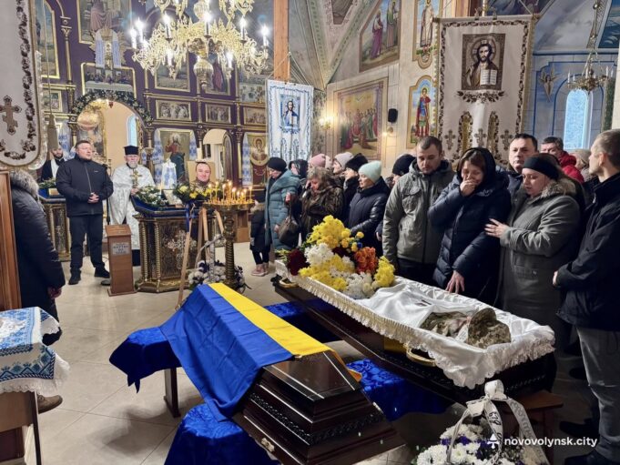 У Нововолинську попрощалися з Героєм — Володимиром Завадським У-Нововолинську-попрощалися-з-Героєм-—-Володимиром-Завадським