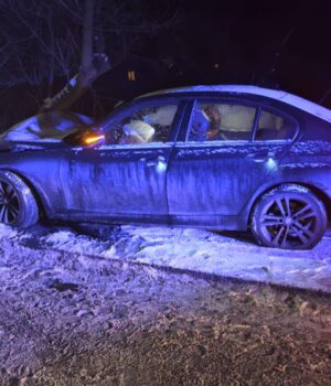 На-Набережній-у-Луцьку-водій-bmw-врізався-в-бетонне-огородження На-Набережній-у-Луцьку-водій-bmw-врізався-в-бетонне-огородження