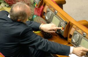 Сума хабара залежала від кількості «правильних» голосувань: п’ятьом нардепам оголосили підозри Сума-хабара-залежала-від-кількості-«правильних»-голосувань:-п’ятьом-нардепам-оголосили-підозри